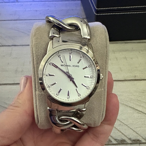 Michael Kors Silver Chain Bracelet Watch - Picture 1 of 4